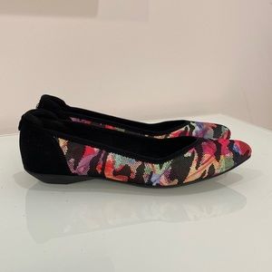 Flats. Pointed toe. Size 8M